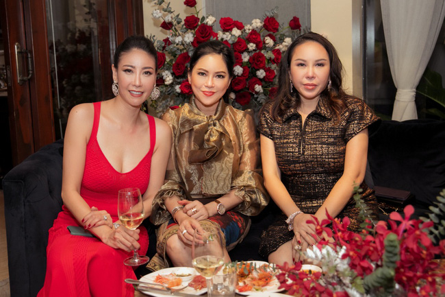 Ngoài tứ tuần Hoa hậu Hà Kiều Anh vẫn tự tin diện váy gợi cảm khoe vòng một trễ nãi - Ảnh 5.