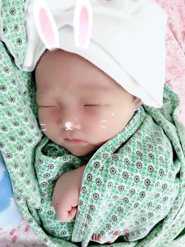 Trải nghiệm lần đầu sinh mổ kinh hoàng của mẹ Hà Nội: 1 tháng sau sinh, chỉ mổ bốc mùi 