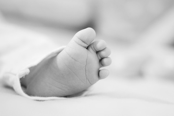 Bị kịch thương tâm: Bố ngủ say đè con 3 tháng tuổi ngạt thở dẫn đến tử vong - Ảnh 2.
