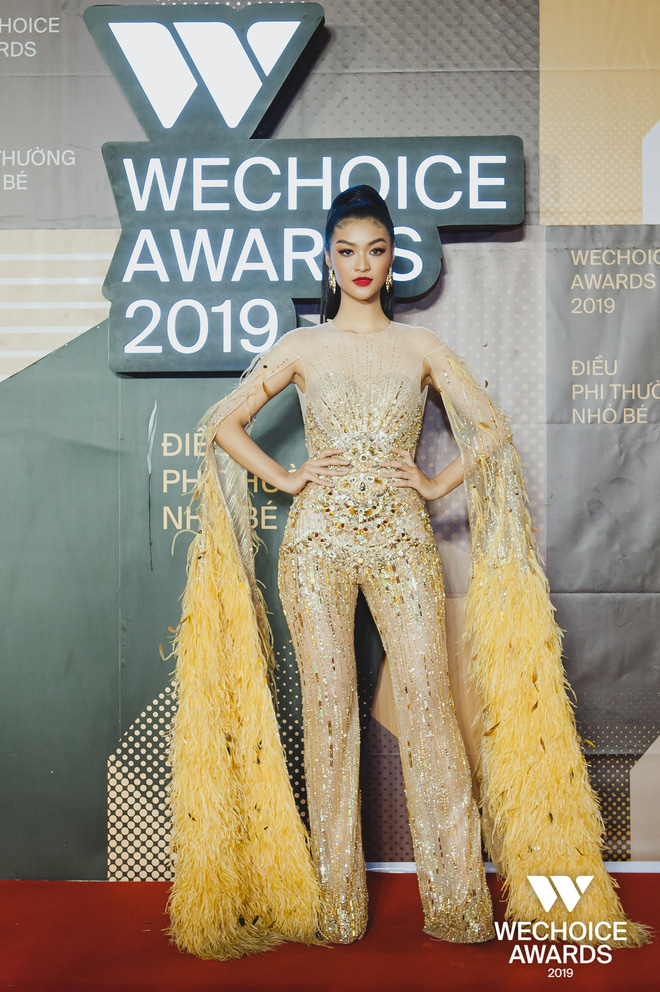 Để ý Top 3 Miss World đồng loạt diện trang phục cực đặc biệt lên thảm đỏ Gala WeChoice 2019: Nhìn quen quen không? - Ảnh 2.