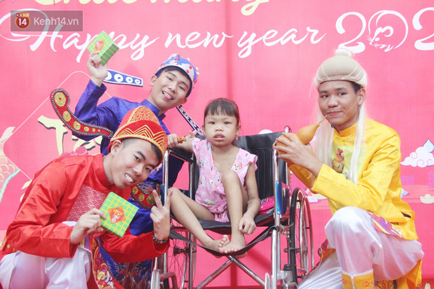 Những đứa trẻ trọc đầu, tay chằng chịt mũi kim tiêm, ngồi xe lăn trong bệnh viện Nhi đồng 2: Con muốn được về nhà ăn Tết - Ảnh 4.