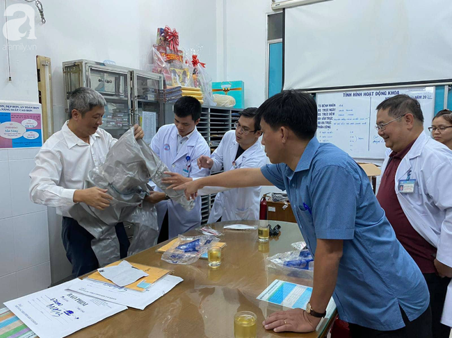Phát hiện 2 ca nhiễm virus corona đầu tiên tại Việt Nam, Thứ trưởng Bộ Y tế tức tốc vào Nam chống dịch - Ảnh 2.