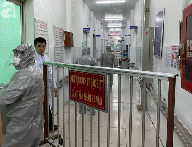 Phát hiện 2 ca nhiễm virus corona đầu tiên tại Việt Nam, Thứ trưởng Bộ Y tế tức tốc vào Nam chống dịch - Ảnh 1.