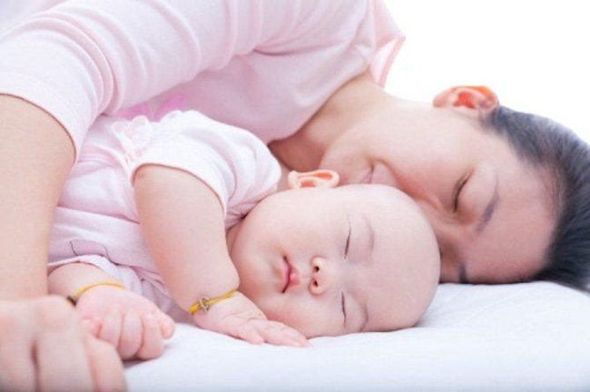  Hãy dõi theo câu chuyện của 2 bà mẹ Singapore chia sẻ về cách tạo nếp ngủ cho con và đưa ra chiến lược khôn ngoan cho giấc ngủ của bé - Ảnh 3.