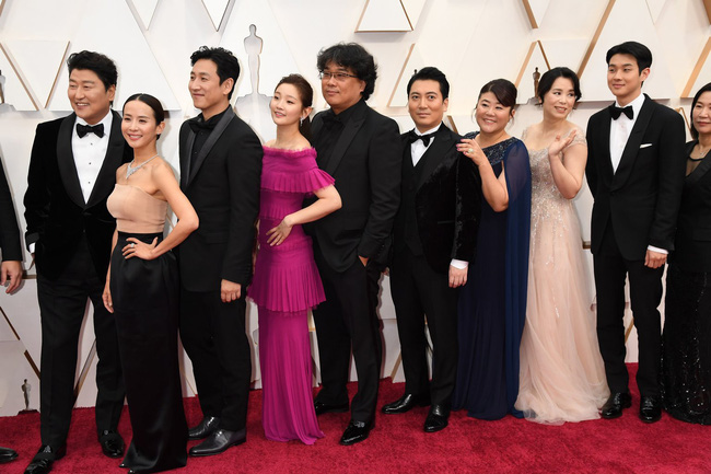 Thảm đỏ Oscar 2020: Vắng bóng các tên tuổi lớn, dàn sao 