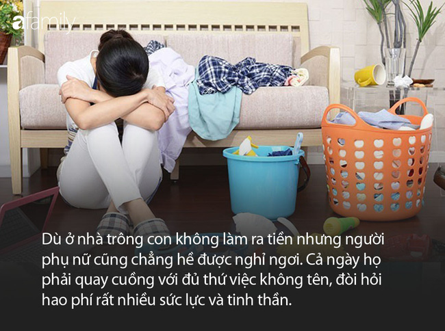 Người phụ nữ bán quán ăn đêm có đeo một chiếc 