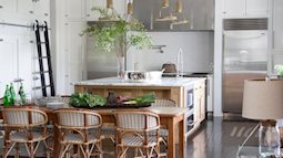 Ngây ngất với nét mộc mạc hiếm hoi bên trong căn phòng bếp gia đình hiện đại