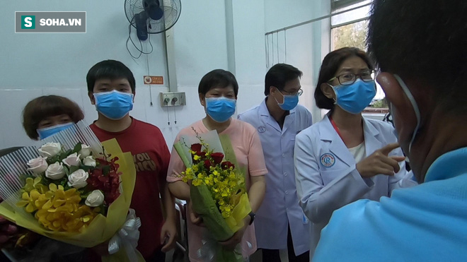 [TIN VUI] Bố con người Trung Quốc khỏi viêm phổi corona cúi đầu, đặt tay lên ngực nói: Cảm ơn Việt Nam - Ảnh 8.