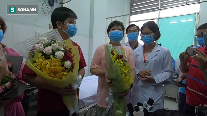 [TIN VUI] Bố con người Trung Quốc khỏi viêm phổi corona cúi đầu, đặt tay lên ngực nói: Cảm ơn Việt Nam - Ảnh 10.