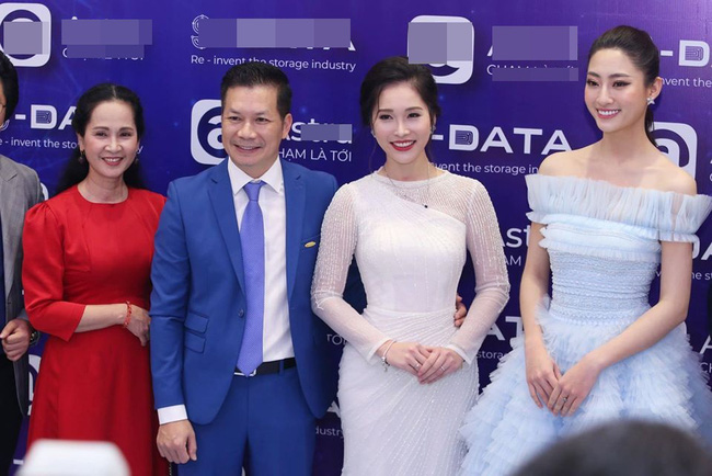 Đứng chung khung hình với Hoa hậu Lương Thùy Linh, bà xã Shark Hưng gây choáng vì vẻ đẹp lấn át - Ảnh 1.