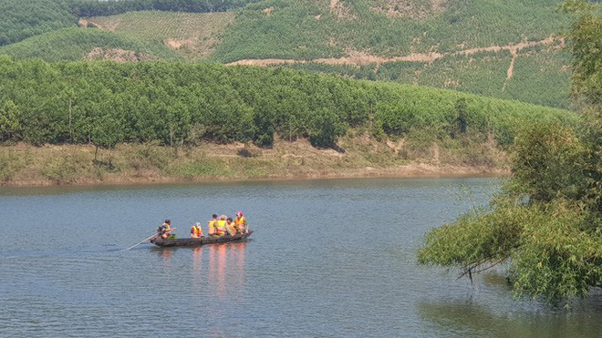 Công an thông tin nguyên nhân vụ đò chở 12 người bị chìm - Ảnh 2.