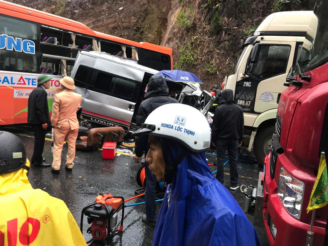 Hiện trường kinh hoàng vụ tai nạn liên hoàn khiến 1 người tử nạn, 5 người bị thương - Ảnh 2.