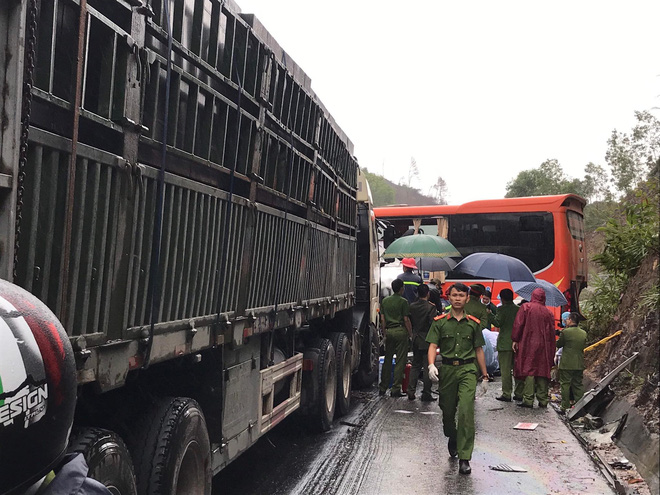 Hiện trường kinh hoàng vụ tai nạn liên hoàn khiến 1 người tử nạn, 5 người bị thương - Ảnh 3.