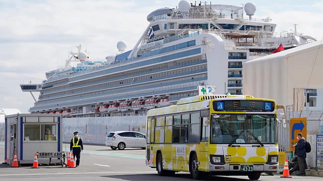 Du thuyền Diamond Princess bị cách ly ở Nhật đã có 2 trường hợp tử vong  - Ảnh 1.