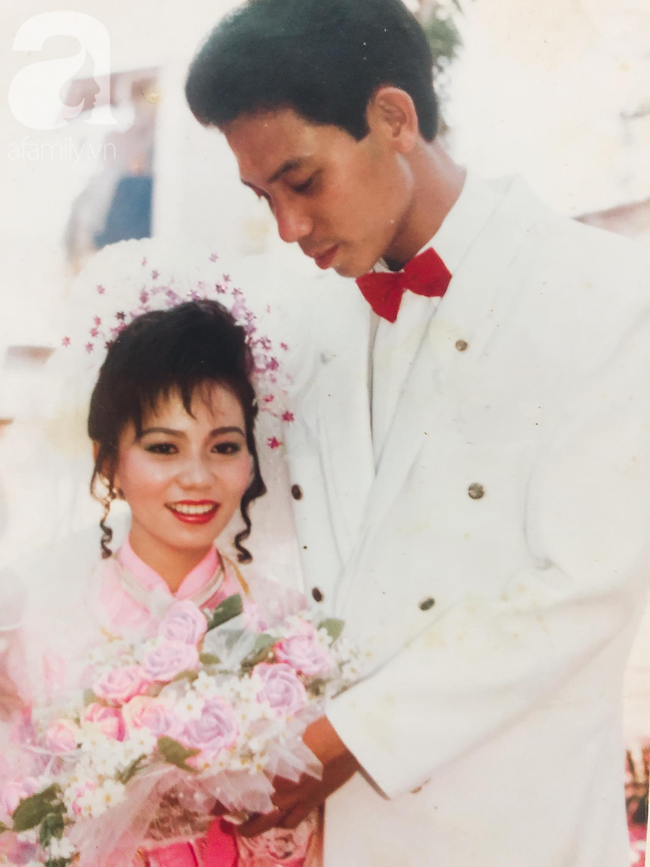 Người đàn ông Hà Nội mê mẩn cô gái Sài Gòn 16 tuổi trong chuyến công tác mà nên vợ nên chồng, 26 năm bên nhau vẫn hạnh phúc nhờ bí quyết: 