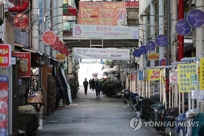 Hàn Quốc: 28.000 người có triệu chứng cúm ở tâm dịch Daegu sẽ được kiểm tra y tế - Ảnh 2.