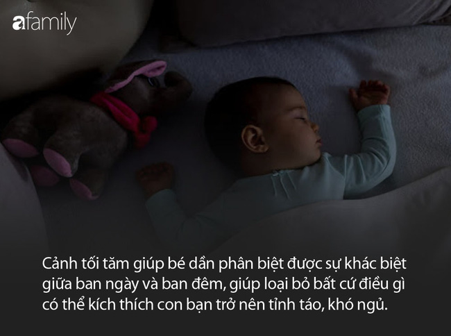 Các chuyên gia cho rằng tắt đèn là một cách luyện cho trẻ sơ sinh vào giấc ngủ nhanh hơn - Ảnh 3.