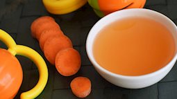 Chuyên gia dinh dưỡng giải thích về "truyền thuyết" tráng ruột bằng nước cà rốt giúp trẻ ăn dặm tốt