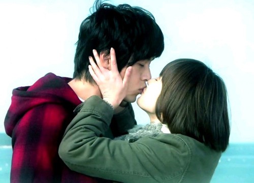 Sau gần 10 năm chia tay, Song Hye Kyo và Hyun Bin bất ngờ được cư dân mạng 