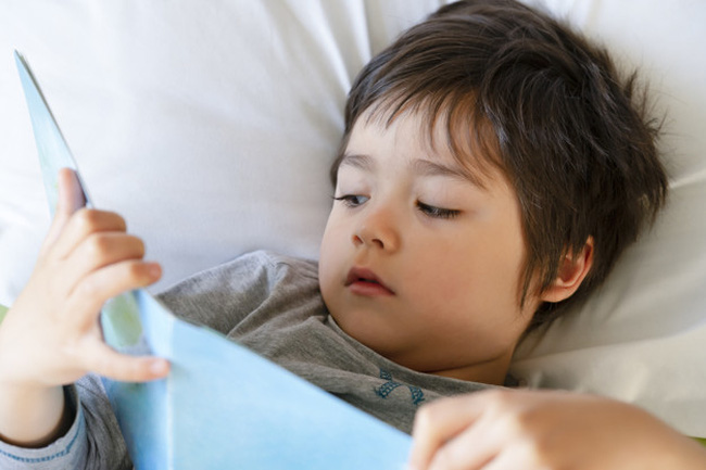 Rèn con đi ngủ đúng giờ sẽ dễ dàng hơn bao giờ hết nếu bố mẹ áp dụng theo phương pháp 4B - Ảnh 3.