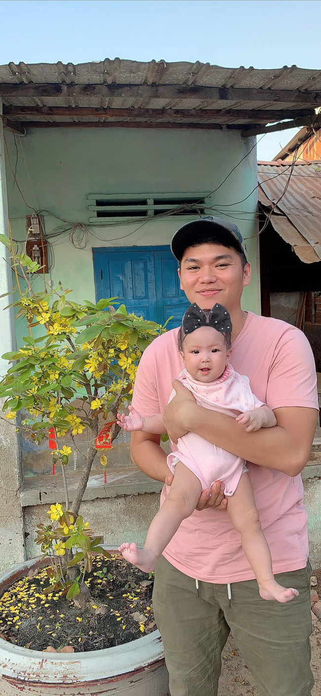 Mới 6 tháng tuổi, con gái Lê Phương đã sở hữu chiều cao vượt trội, hứa hẹn trở thành mỹ nhân chân dài trong tương lai - Ảnh 4.