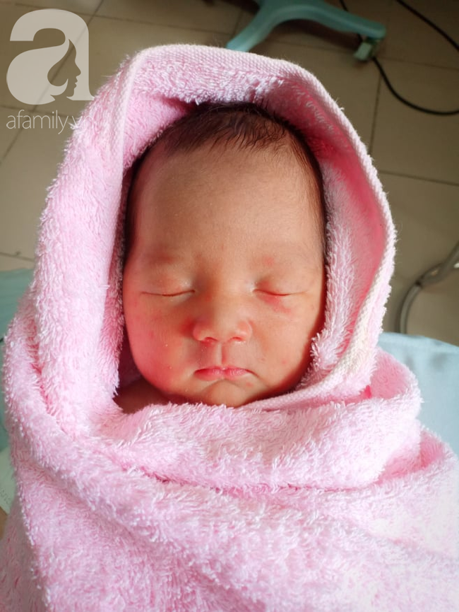 Mẹ 9x Đồng Nai sinh non ở tuần 34, con bị vàng da, viêm phổi và sự thay đổi ngỡ ngàng của em bé sau 7 tháng gặp lại - Ảnh 1.