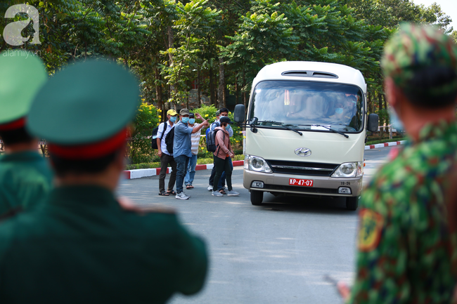 9 du khách Anh ngồi cùng chuyến bay VN0054 có nhiều người nhiễm Covid-19 đi du lịch miền Tây đã được cách ly - Ảnh 4.