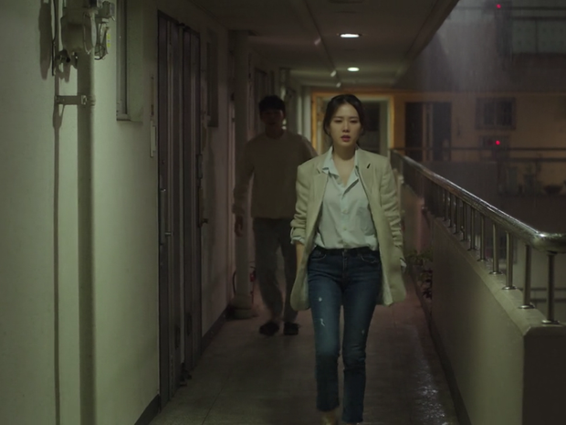 Dù quần jeans dáng ôm có hot hay không, Son Ye Jin vẫn chẳng ngán diện từ phim đến đời thực - Ảnh 8.