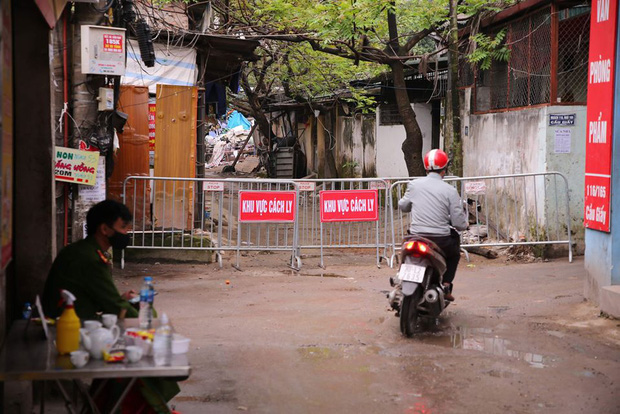 Bệnh viện Xanh-pôn lên tiếng sau khi bệnh nhân 39 đến khám: Hàng rào phòng hộ COVID-19 của bệnh viện được đảm bảo - Ảnh 1.