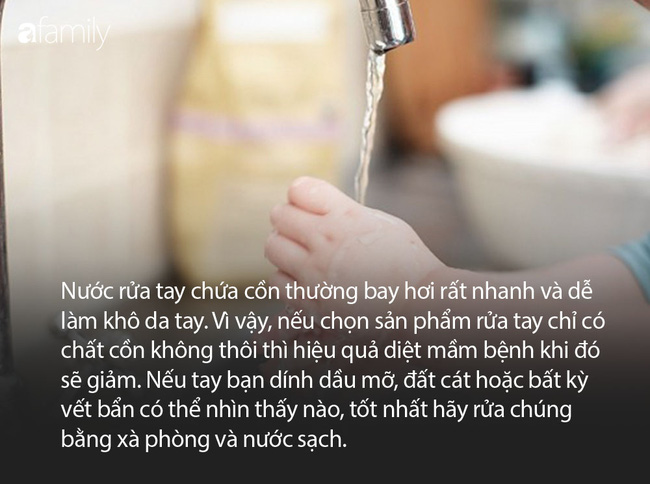 Mùa dịch Covid-19: Nhà nhà mua cồn pha nước rửa tay sát khuẩn, nếu không cẩn thận bố mẹ sẽ khiến trẻ nhỏ gặp nhiều nguy hiểm khó lường - Ảnh 7.