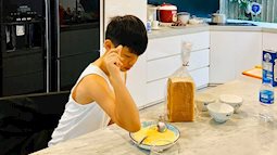 Con trai Cường Đô La thể hiện năng khiếu nấu ăn từ bé, vào bếp làm món bánh Pháp cực xịn đãi cả nhà