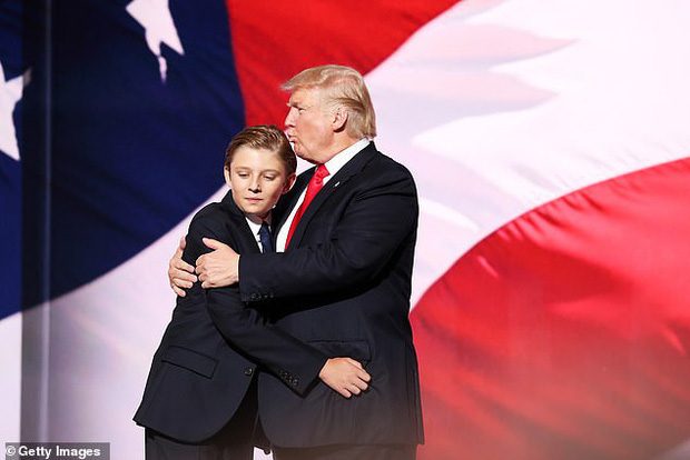 Quý tử Barron Trump cao gần 2m, đón sinh nhật tuổi 14 theo cách đặc biệt giữa thời điểm dịch Covid-19 lan rộng - Ảnh 2.