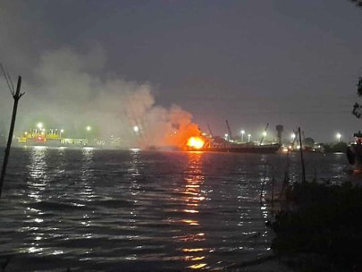 Nổ tàu chở xăng, 2 người chết, 1 người mất tích trên sông Đồng Nai - Ảnh 1.