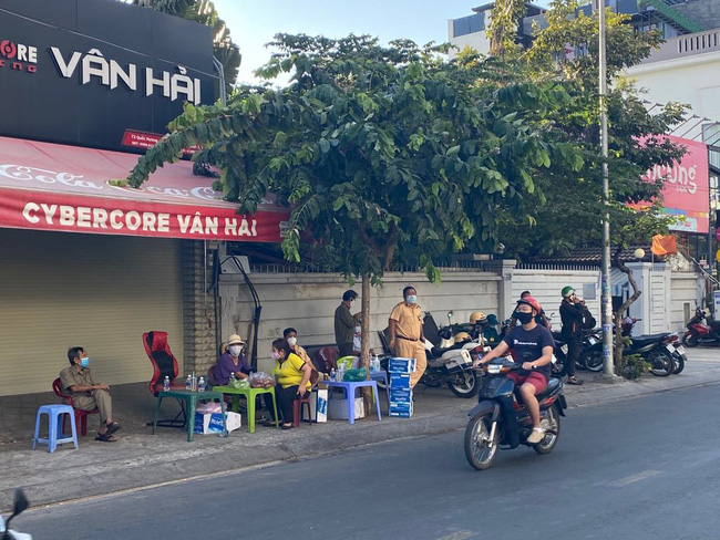 TP.HCM cách ly, tạm ngưng hoạt động phòng khám của bác sĩ ở quận Tân Phú liên quan đến dịch Covid-19 - Ảnh 1.