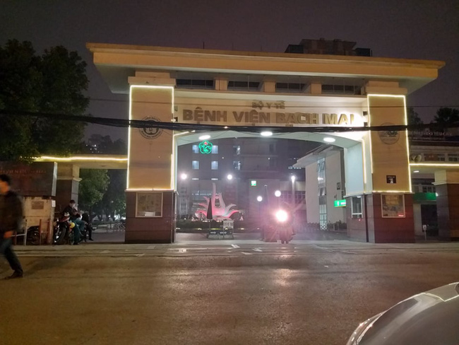 Đề xuất tạm thời đóng cửa những hàng quán xung quanh BV Bạch Mai