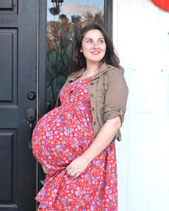 Hình ảnh bụng bầu mang thai đôi, thai ba là minh chứng cho thấy mẹ đã mạnh mẽ như thế nào, khiến nhiều ai nhìn thôi cũng thấy xót xa - Ảnh 12.