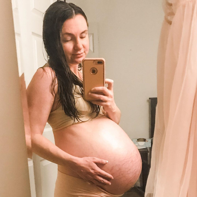 Hình ảnh bụng bầu mang thai đôi, thai ba là minh chứng cho thấy mẹ đã mạnh mẽ như thế nào, khiến nhiều ai nhìn thôi cũng thấy xót xa - Ảnh 8.