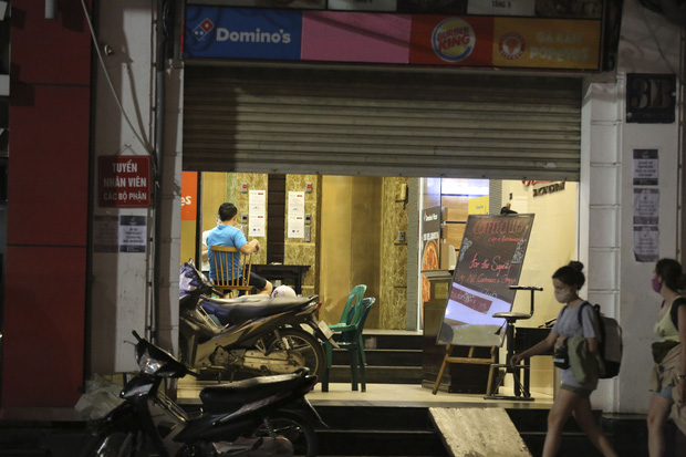 Ảnh: Hàng loạt quán cà phê ngừng hoạt động sau lệnh đóng cửa của Chủ tịch thành phố Hà Nội - Ảnh 3.