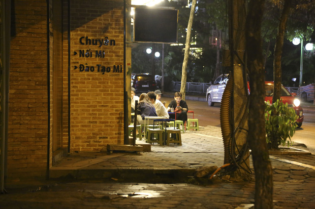 Ảnh: Hàng loạt quán cà phê ngừng hoạt động sau lệnh đóng cửa của Chủ tịch thành phố Hà Nội - Ảnh 12.