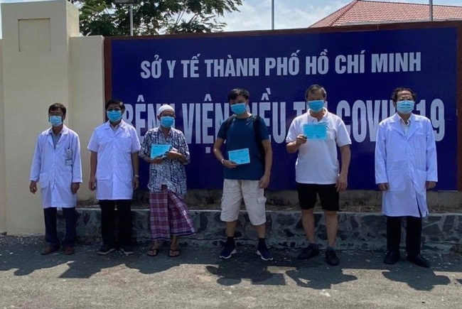 Thêm 10 người mắc Covid-19 được công bố khỏi bệnh, trong đó có nữ doanh nhân ở Bình Thuận - Ảnh 3.