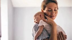 Vỗ ợ hơi cho trẻ sau khi bú: Mẹ bỉm cần biết để giảm thiểu tình trạng bé quấy khóc và nôn trớ