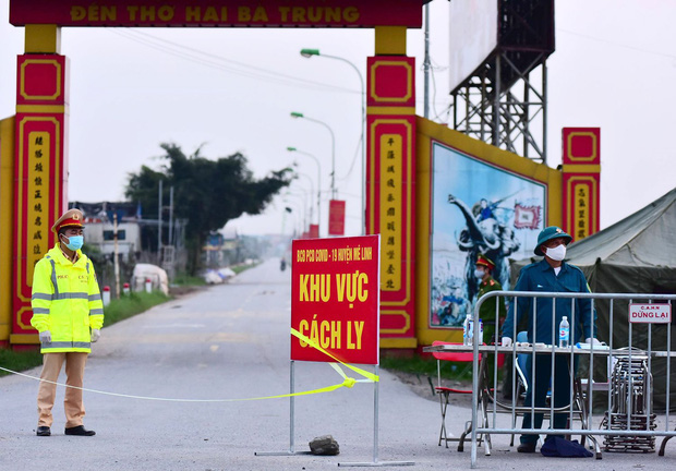 Hà Nội sẽ triển khai test nhanh tất cả người bán hoa ở chợ Quảng Bá và Mê Linh vì có liên quan đến bệnh nhân 243 - Ảnh 1.