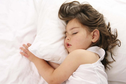 Cảnh báo nguy cơ rối loạn thở trong khi ngủ ở trẻ - Ảnh 2.