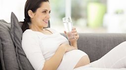 9 thời điểm mẹ bầu nên uống nước để tốt cho sự phát triển của thai nhi