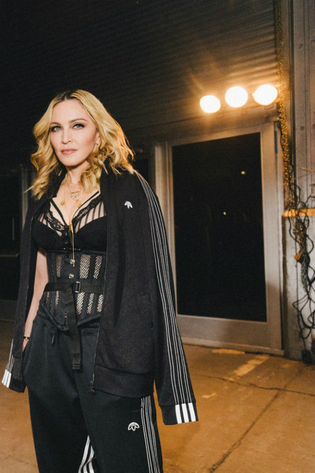 Nhan sắc Madonna ở tuổi 62 và chuyện tình với phi công kém 36 tuổi - Ảnh 11.