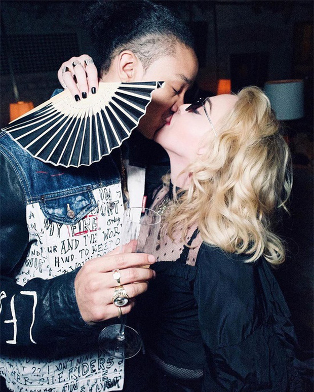 Nhan sắc Madonna ở tuổi 62 và chuyện tình với phi công kém 36 tuổi - Ảnh 3.