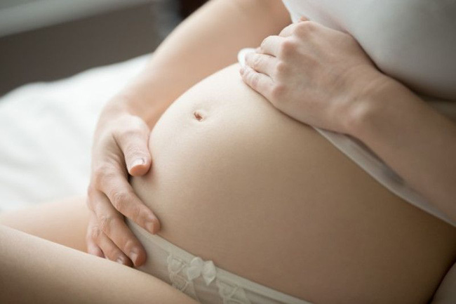 Em bé trong 3 tháng cuối thai kỳ có 11 nỗi sợ, điều số 9 nhiều bà bầu thường xuyên làm mà không hay biết sẽ tăng khả năng sinh non - Ảnh 3.
