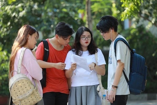 Nhiều trường đại học tại Tp.HCM đồng loạt thực hiện giảm học phí cho sinh viên mùa dịch Covid-19 - Hình ảnh