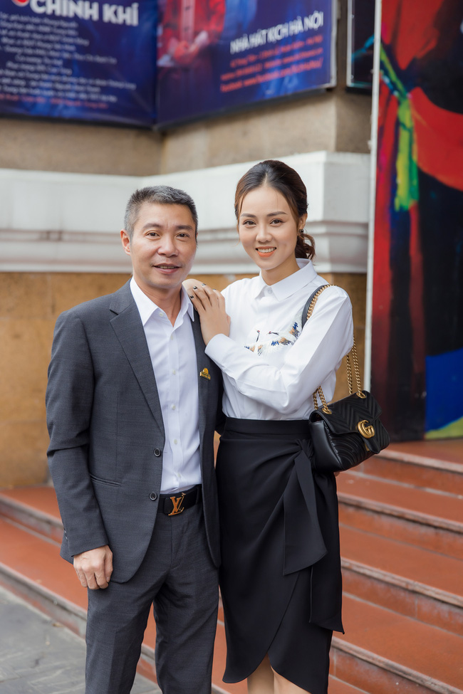 NSND Công Lý rạng rỡ bên bạn gái kém 15 tuổi khi nhậm chức Phó giám đốc Nhà hát Kịch Hà Nội - Ảnh 5.