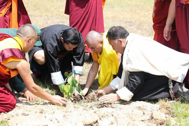 Hoàng hậu vạn người mê Bhutan: Người mẹ coi việc nuôi dưỡng con giống như chăm một cây xanh, tưởng chừng đơn giản nhưng không phải ai cũng làm được - Ảnh 2.